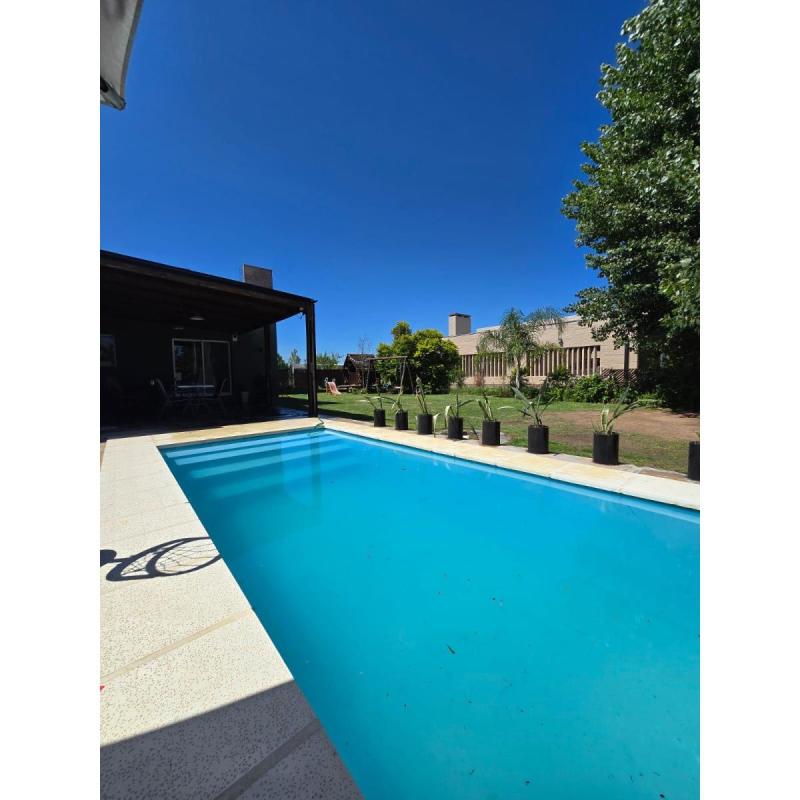 Hermosa Casa Ubicada En Jardines De La Costa 