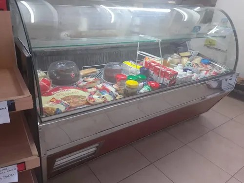 Heladera Exhibidora Mostrador Vidrio Curvo Acero Inoxidable Marrón