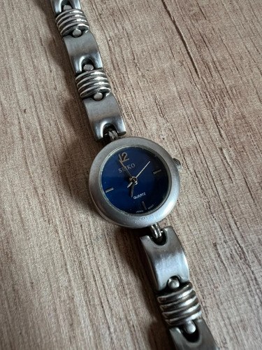 Reloj Seiko Para Mujer Plateado Con Azul Resistente Al Agua Plateado Azul Marino