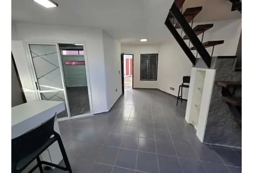 Venta Dúplex De 3 Dormitorios En Villa Carlos Pazubicado En Barrio