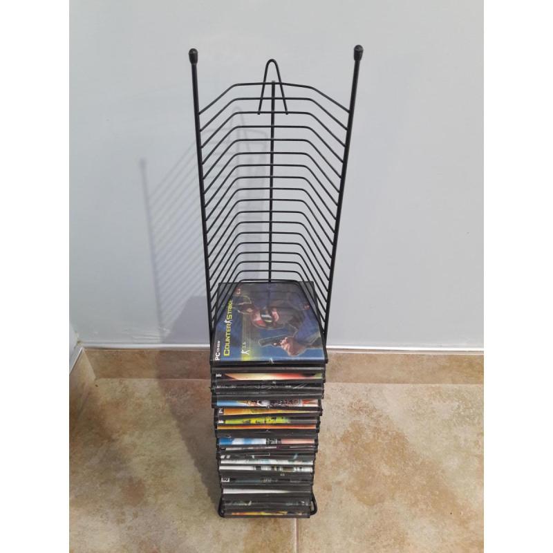 Torre con juegos de PC en CD