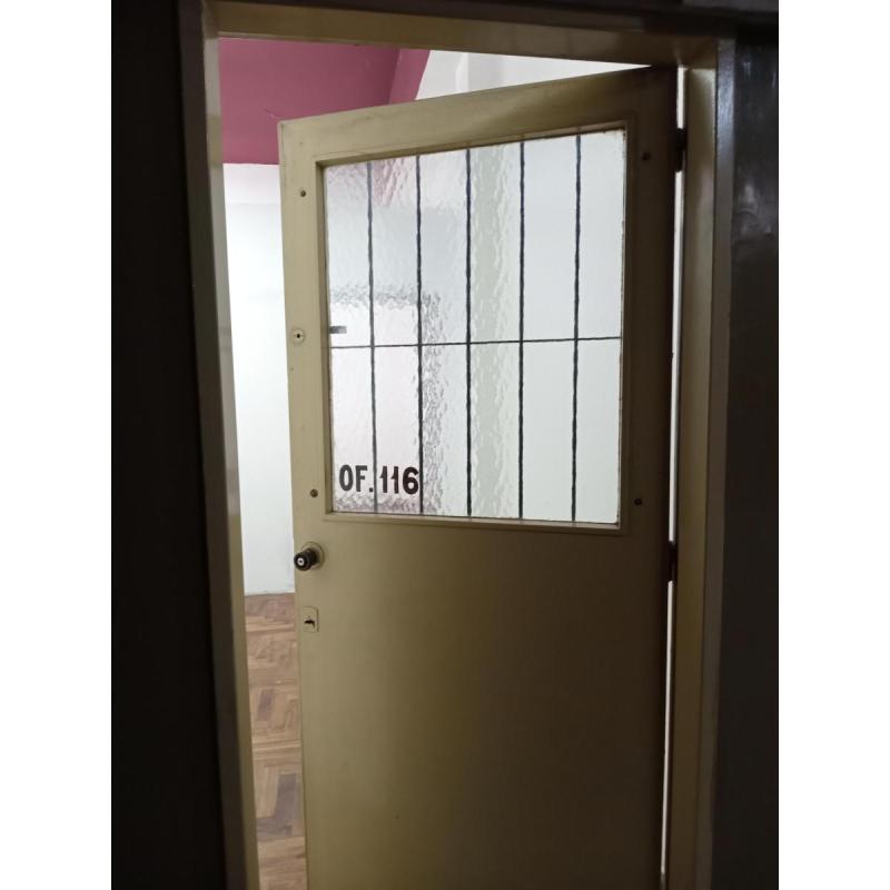 Vendo Oficina muy buena ubicación 30 m2 Dueño Directo - 2