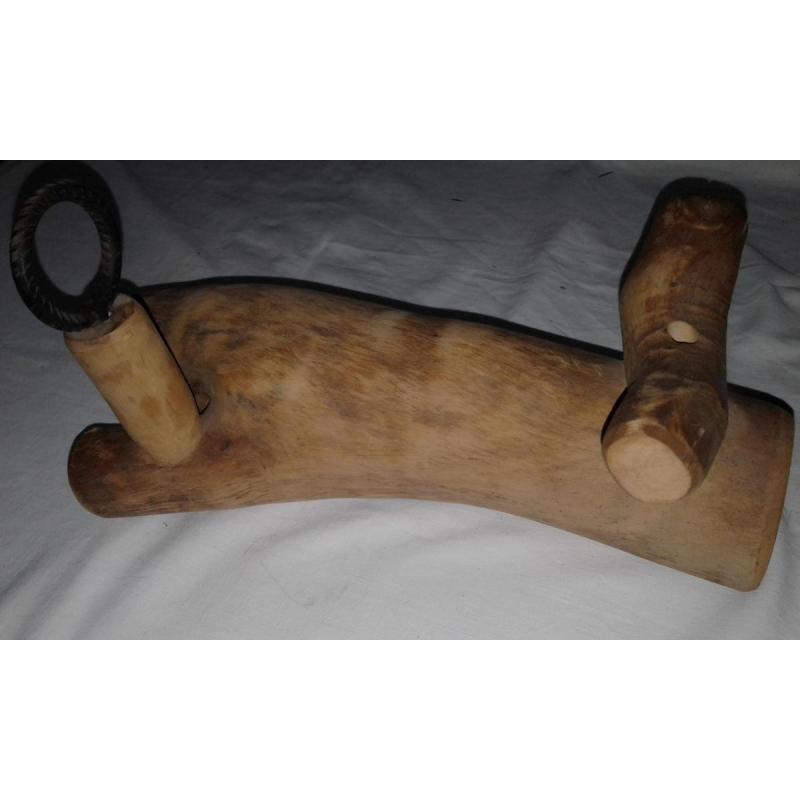 Porta botella artesanal en madera y hierro - 2