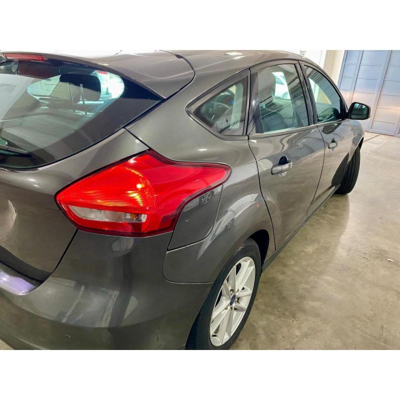 Ford Focus S III 5p 1.6L Naftero Caja Manual 2017