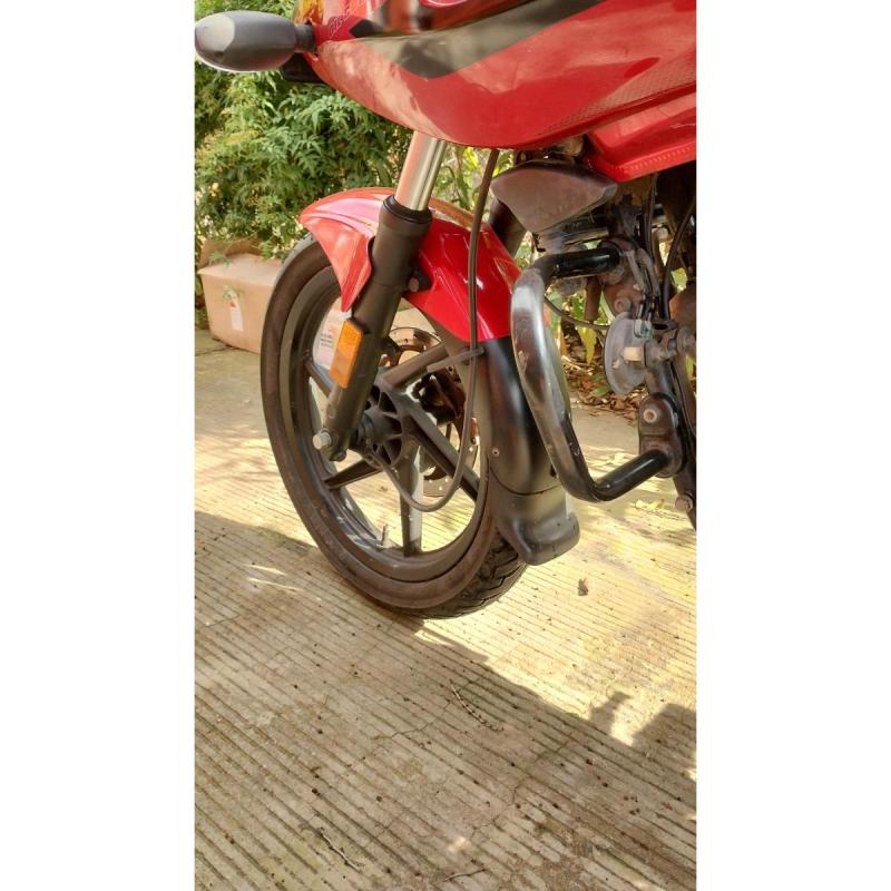 Bajaj Rouser 220 F Color Rojo Y Negro, 35000 Km, Único Dueño - 12