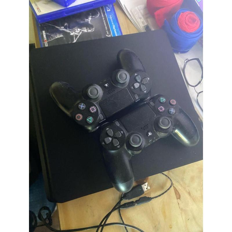 PS4 SLIM 1TB + 2 Joysticks originales + 7 juegos