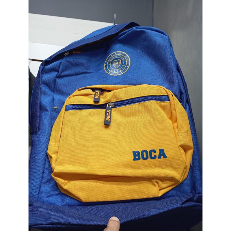 Mochila clásica.. con un bolsillo trasero