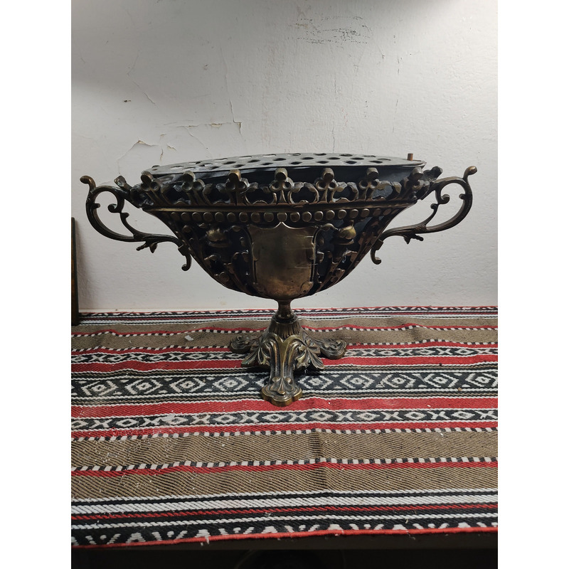 Antigua jardinera 1920 en bronce macizo