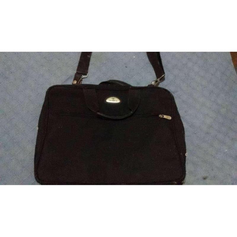En venta: Bolso de color negro, marca PRIMICIA - 3