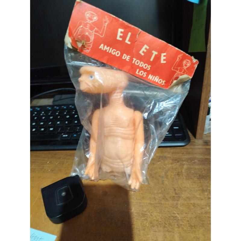 muñeco E.T. de plastico inyectado
