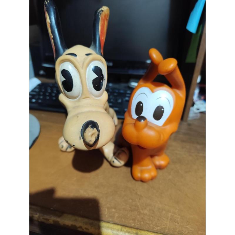 dos muñecos antiguos Pluto
