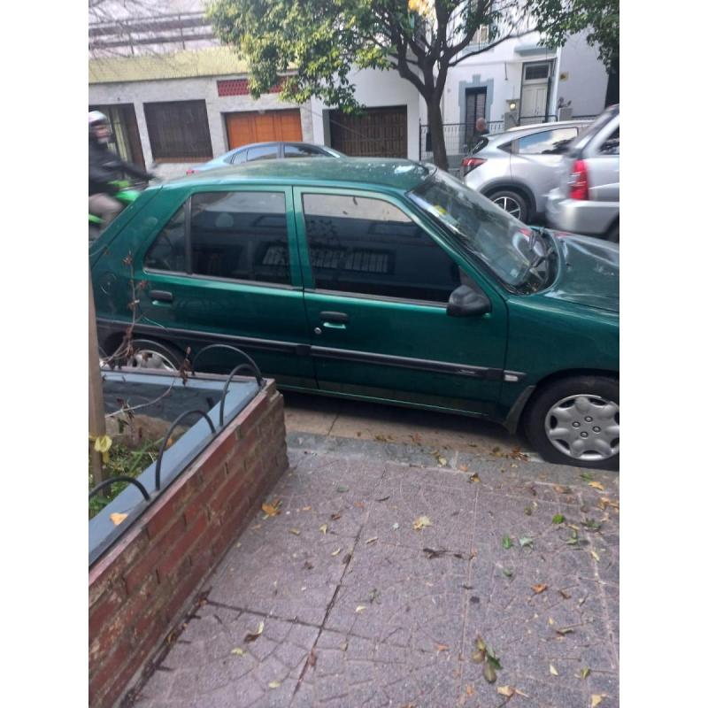 Dueño vende citroen saxo 2002