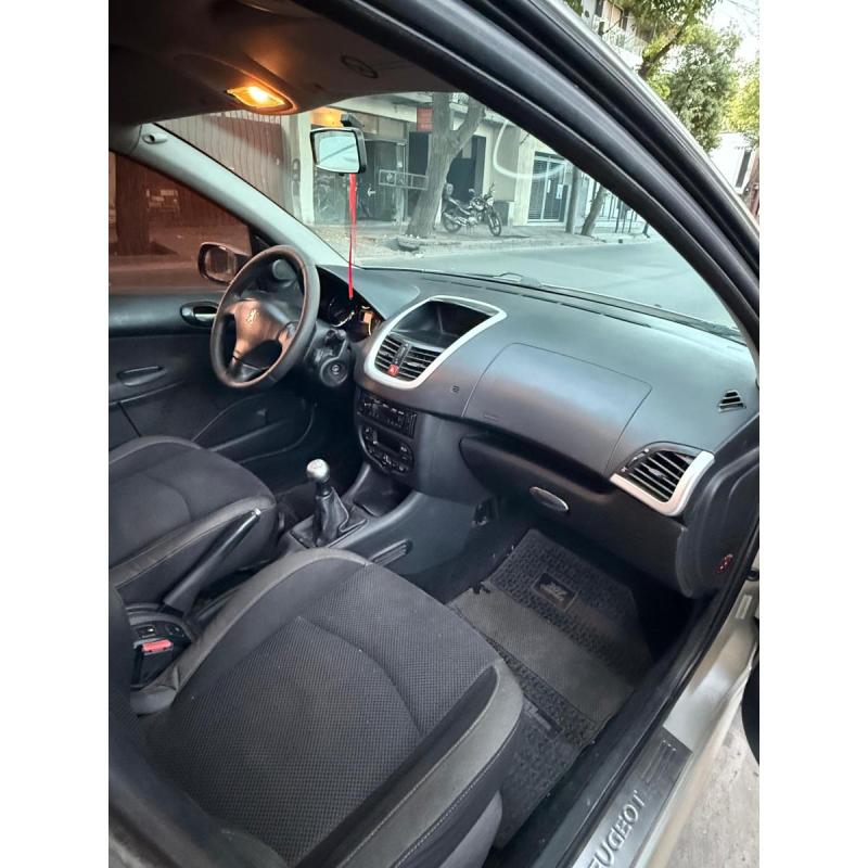 Peugeot 207 2010 - 3/7