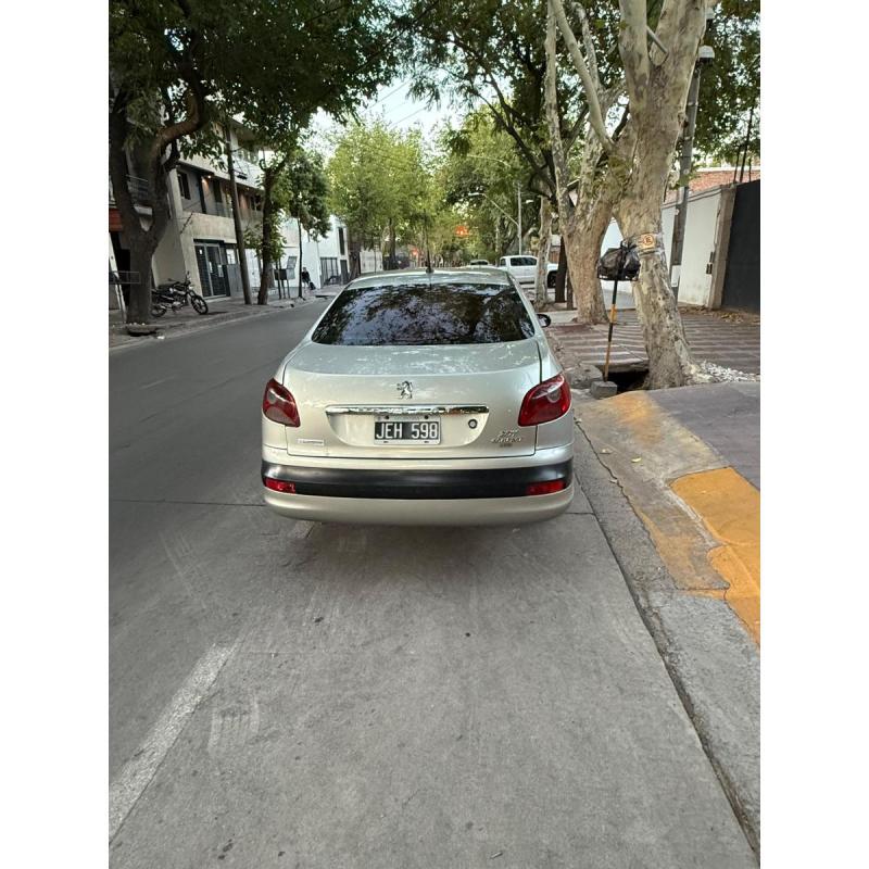 Peugeot 207 2010 - 6/7