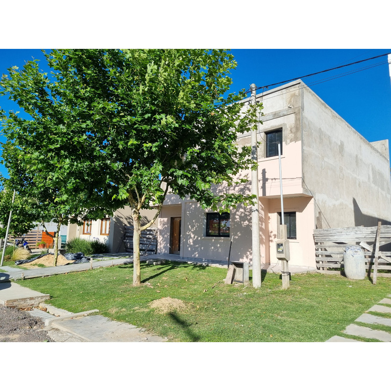 Particular/Vende casa de categoria/A estrenar/Excelente ubicacion