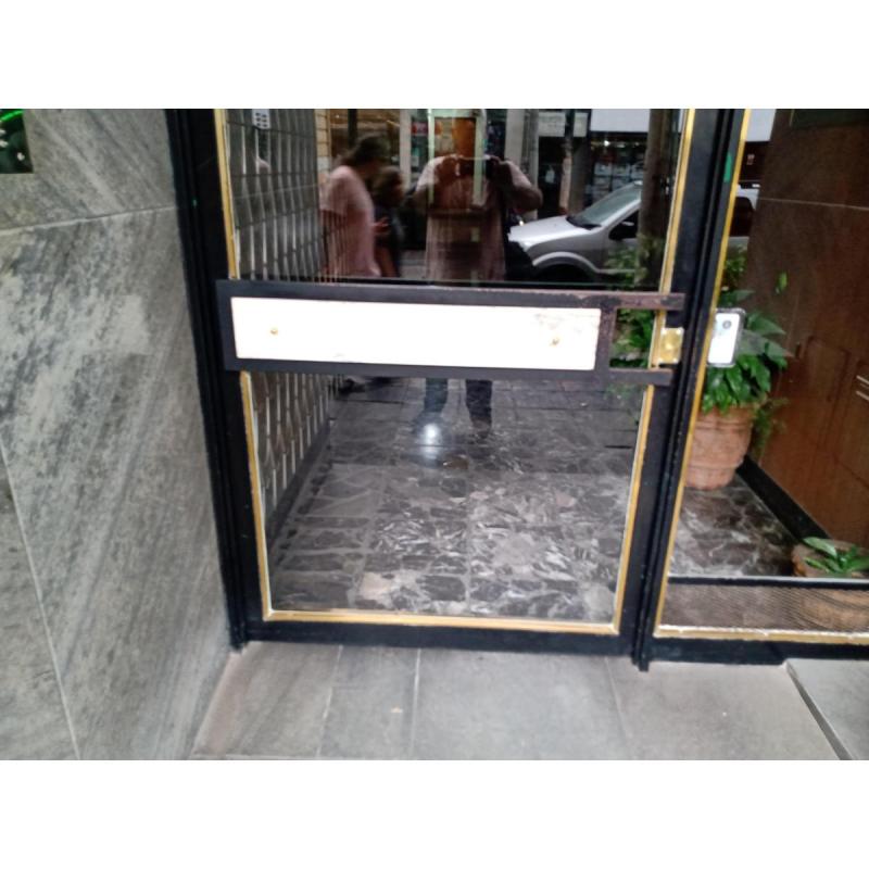 Excelente semipiso en el centro comercial de Lanús Este. - 8