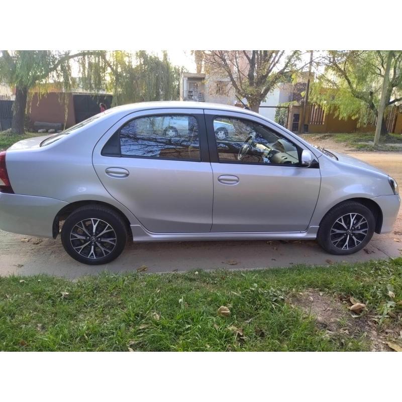 Etios sedán 5P 1.5 XLS 6MT 2021