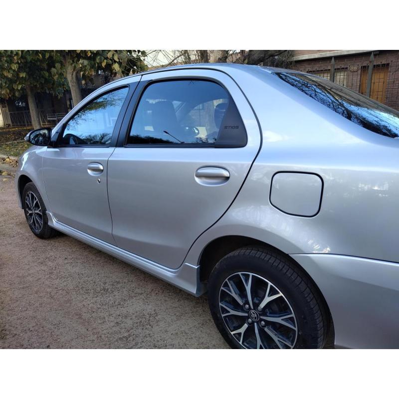 Etios sedán 5P 1.5 XLS 6MT 2021 - 2