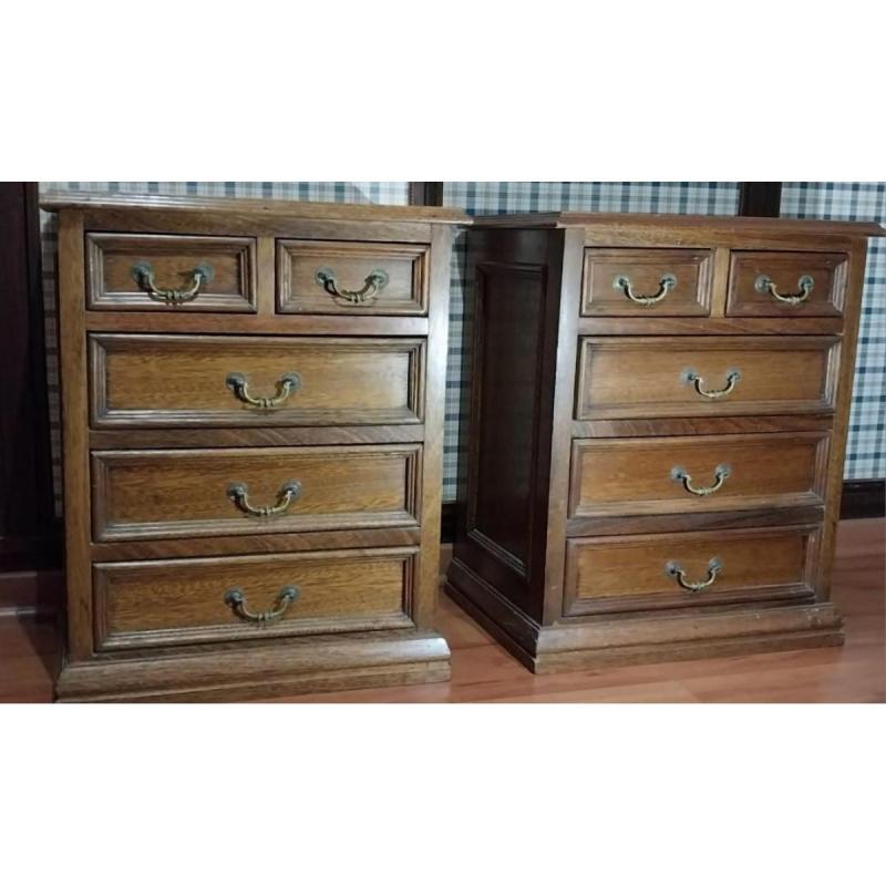 2 mesas de luz de madera lustrada