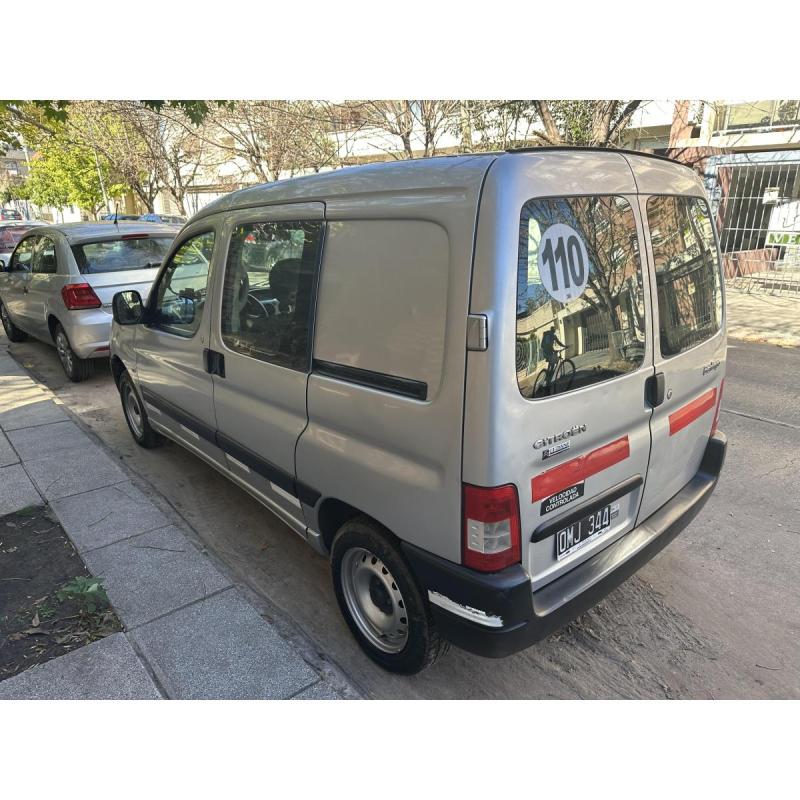 berlingo 2015 1.6 hdi. furgon business mixto. - 2