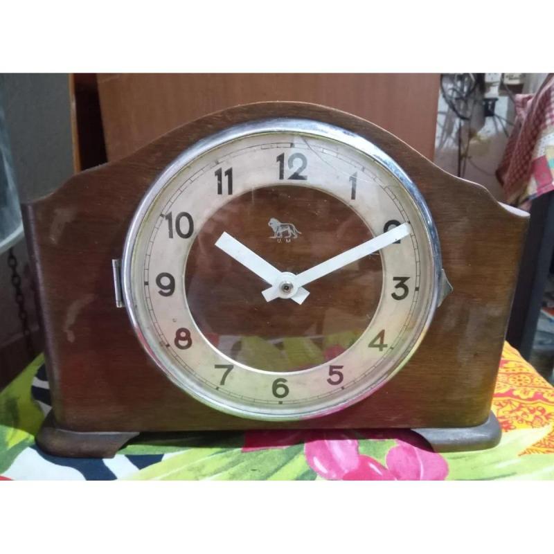 Reloj De Mesa Curvo Um Muller Analógico Madera