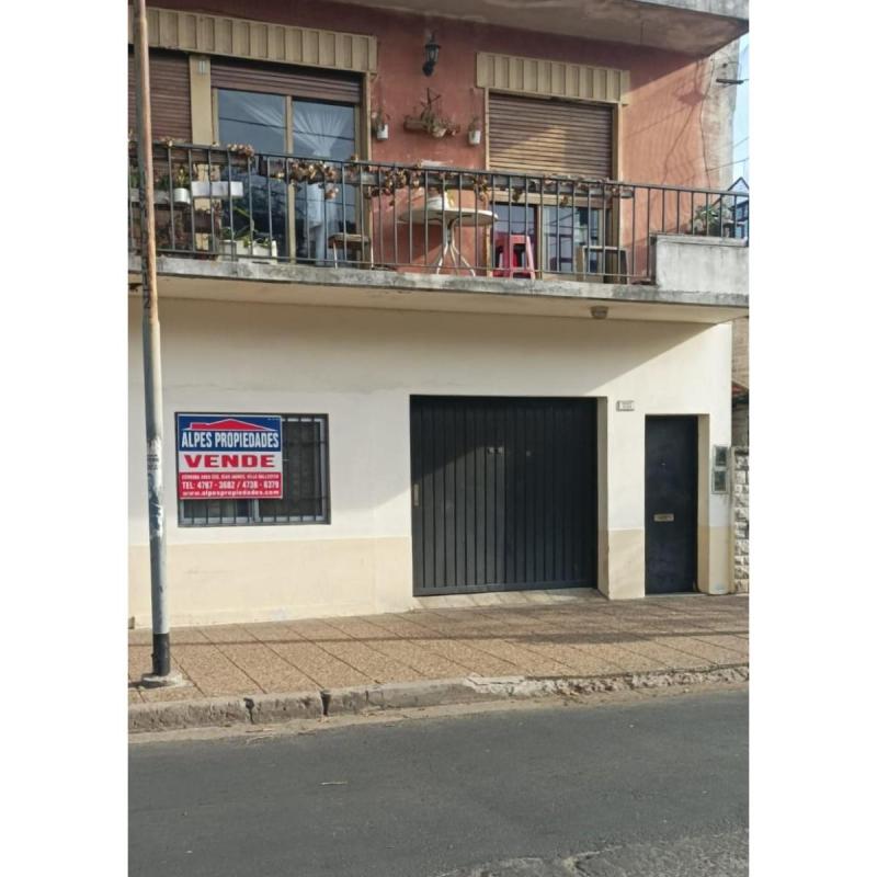 VENTA: San Andres. Casa en Ph 3 dorm, con local y quincho.