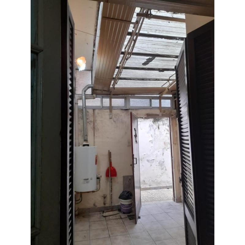 Departamento tipo casa de 2 ambientes a refaccionar, SIN EXPENSAS.