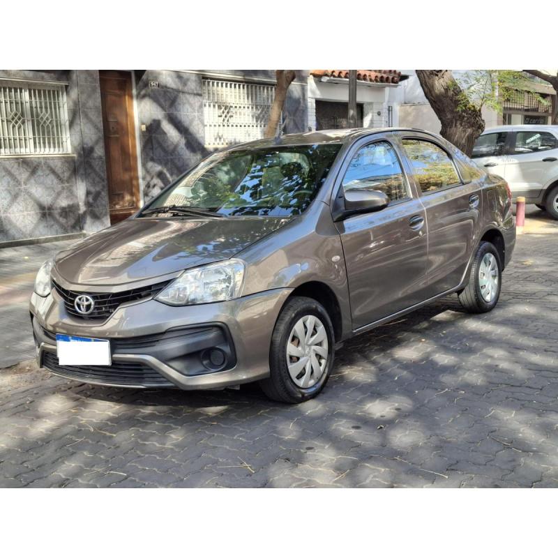 2019 Toyota etios 1.5 4ptas x 6mt (l18) - NO PERMUTO - 2/5