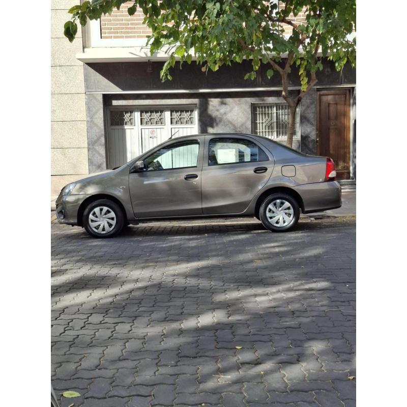 2019 Toyota etios 1.5 4ptas x 6mt (l18) - NO PERMUTO - 3/5