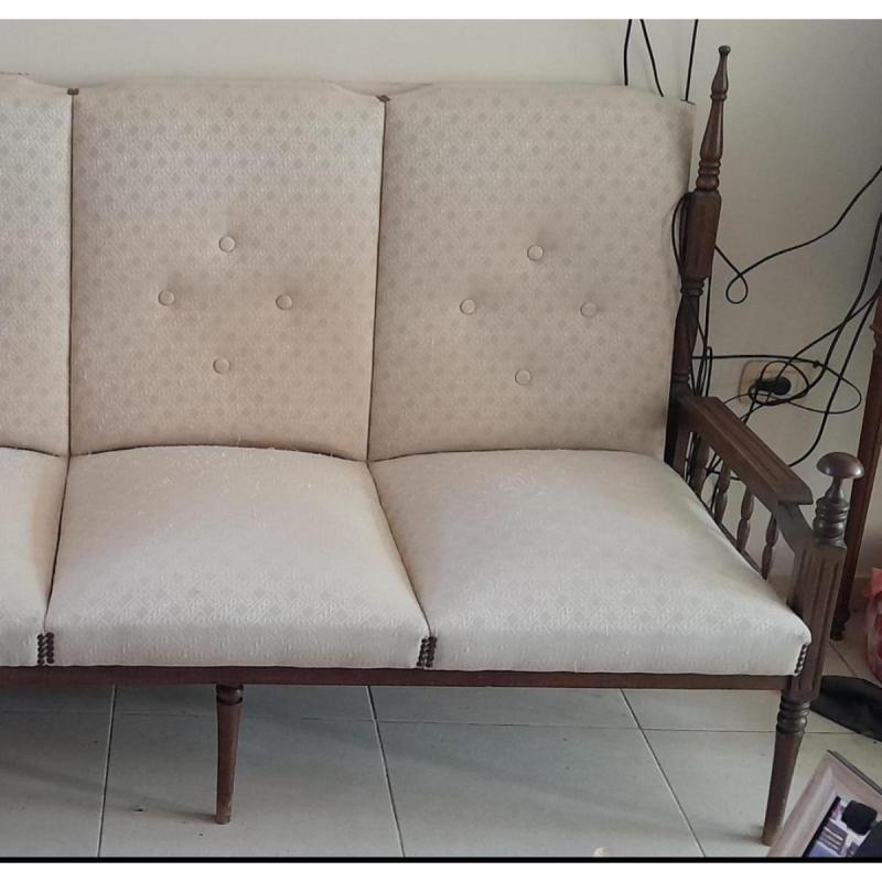Sillón colonial español tallado de 3 cuerpos