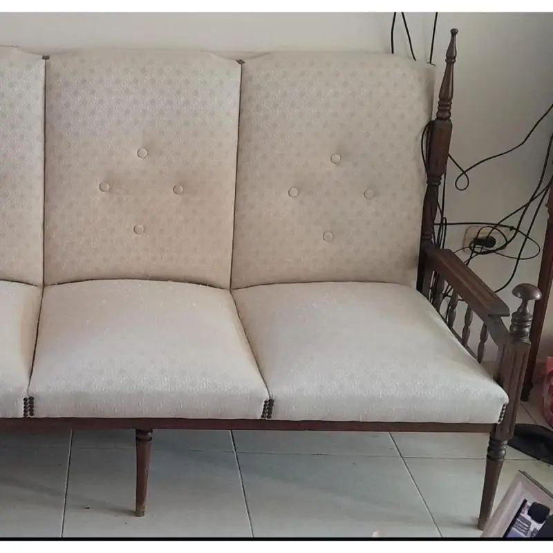 Sillón colonial español tallado de 3 cuerpos