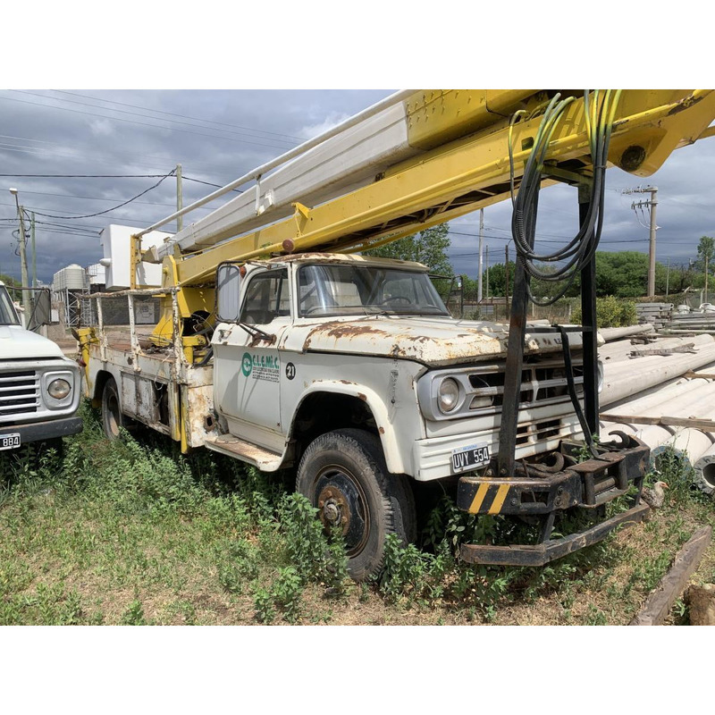 Camión con hidroelevador – Donge D-500 175