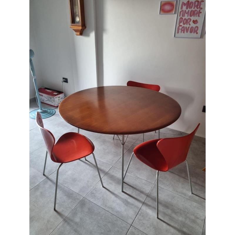 Mesa redonda + 3 sillas