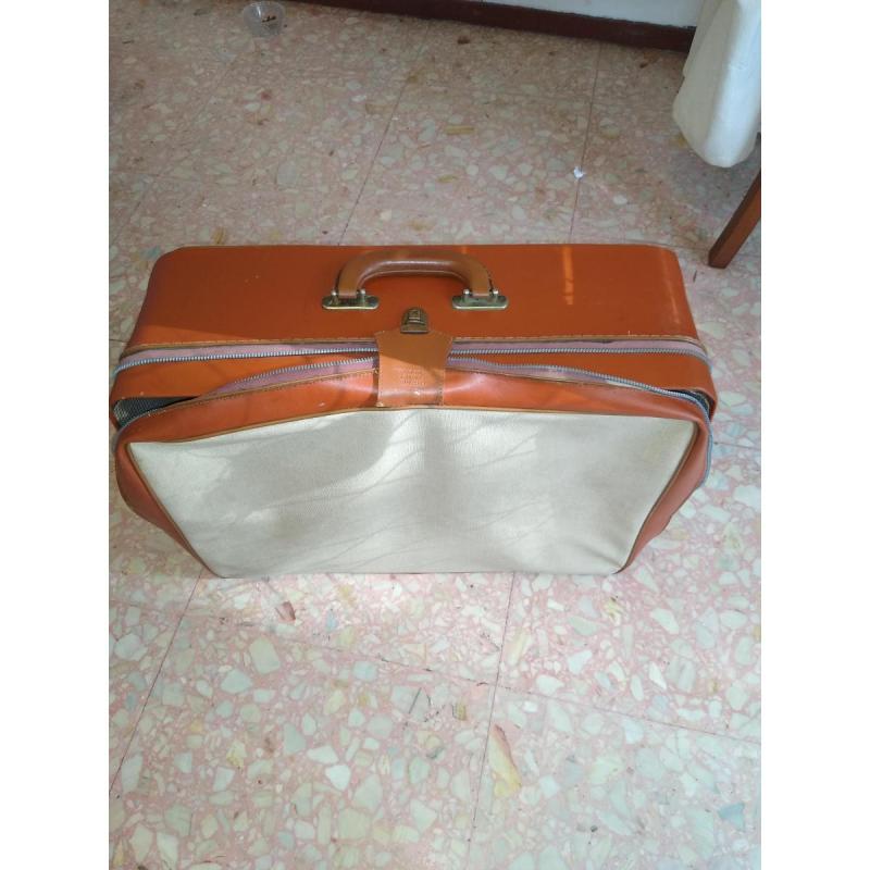 Maleta antigua Kingfisher Airline