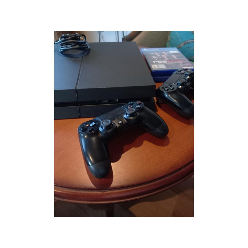 ¡Promo Navideña! Play Station 4 Usada *en Excelentes Condiciones* + 1 Juego Físico + 2  Dua