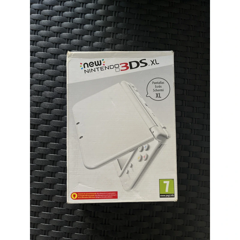 Consola New Nintendo 3DS XL: Diversión Portátil con Rendimiento Mejorado