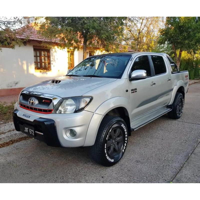 TOYOTA HILUX SRV 4X4 MT 2011