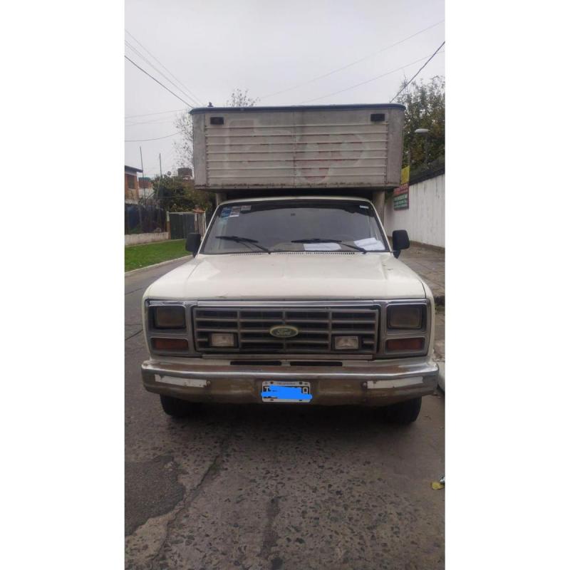 Camioneta F-100 gasolera con furgón