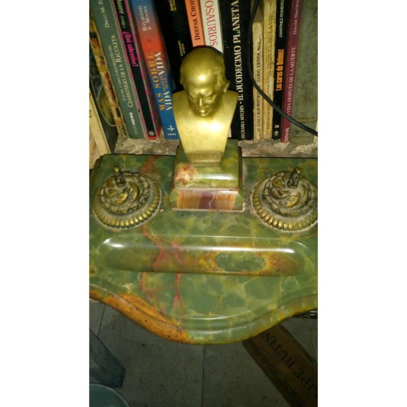 Hermosa escribanía de ónix y bronce con busto de Domingo Faustino Sarmiento. 150.000$ - 3