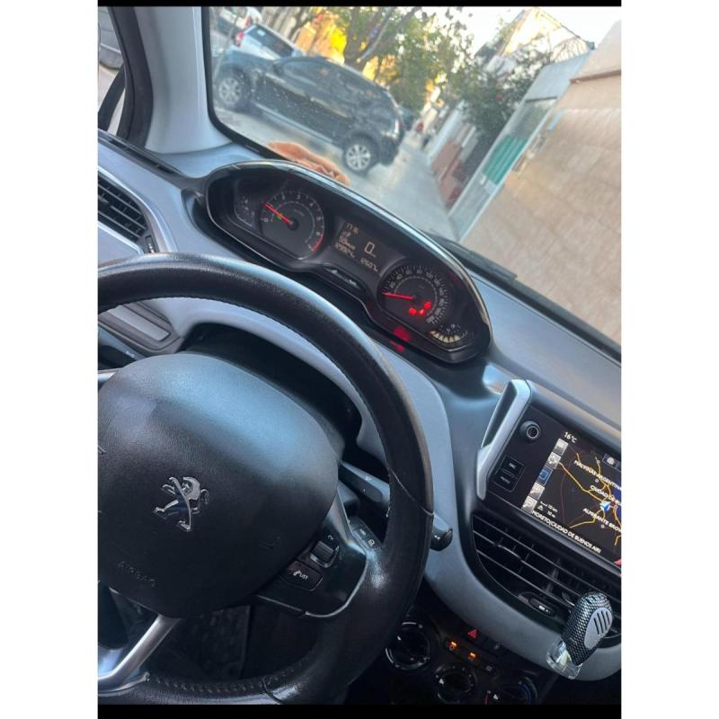 Peugeot 208 Allure 1.6 Touchscreen - 8