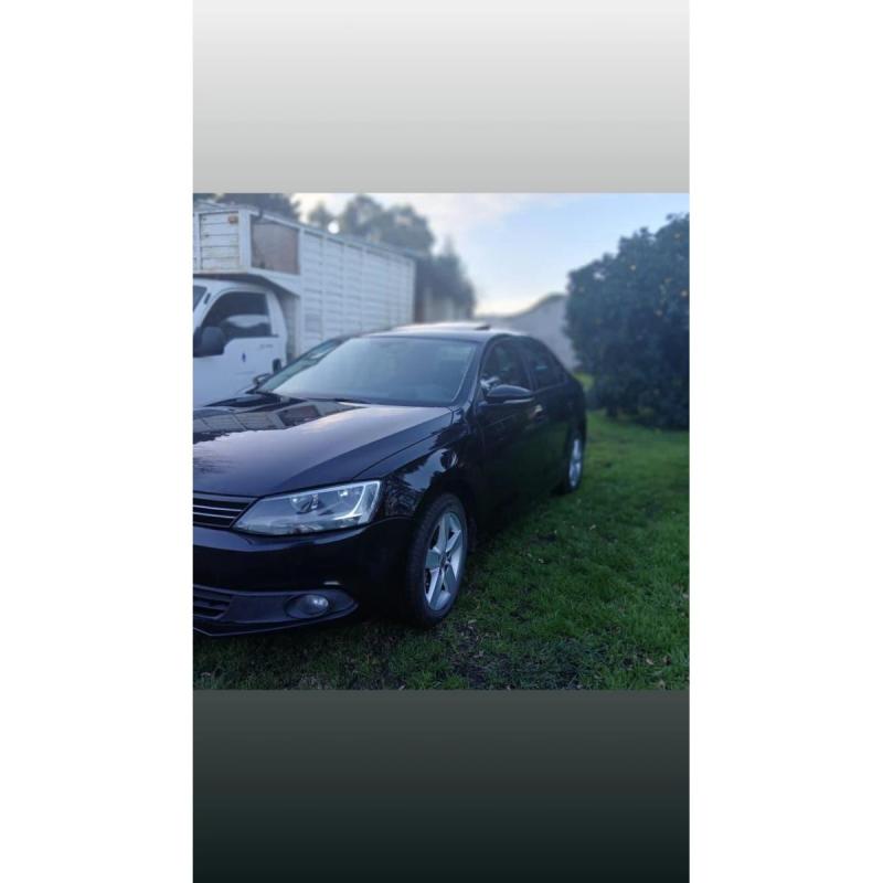 Vendo vento tdi 2012 140hp Con 190 mil km reales Caja de 6 manual 4 cubiertas nuevas