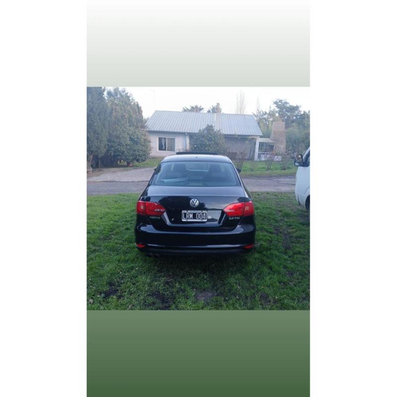 Vendo vento tdi 2012 140hp Con 190 mil km reales Caja de 6 manual 4 cubiertas nuevas - 3
