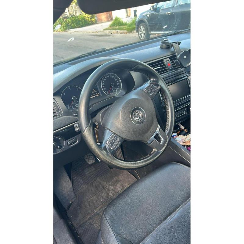 Vendo vento tdi 2012 140hp Con 190 mil km reales Caja de 6 manual 4 cubiertas nuevas - 5