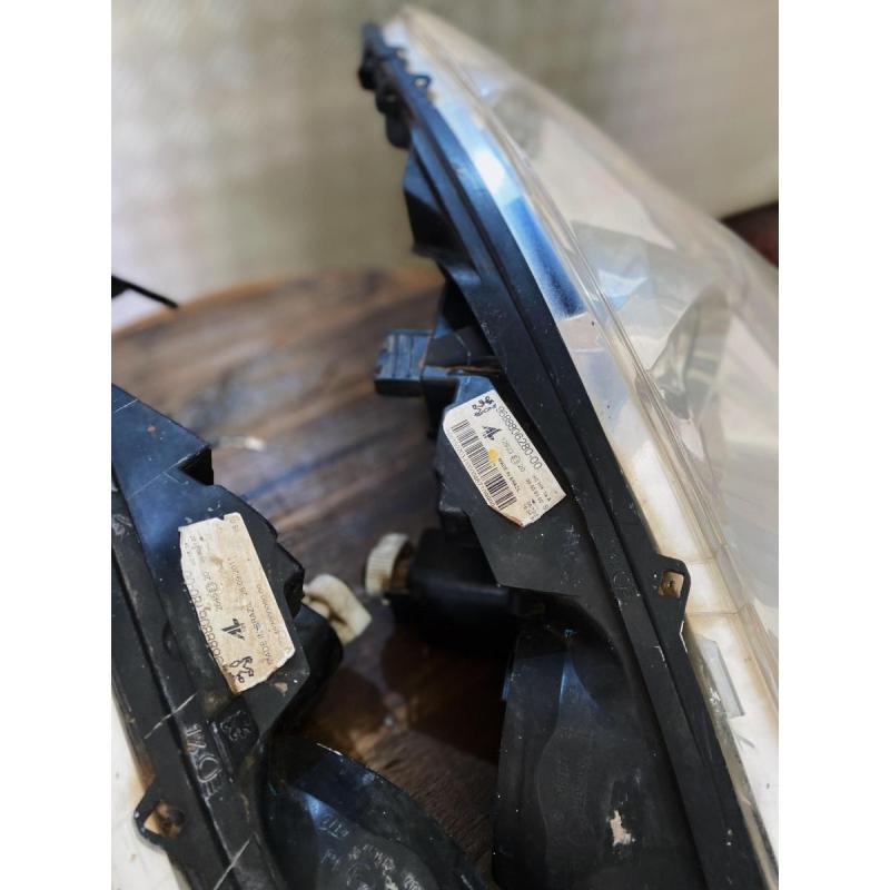Faros Delanteros Originales Usados de Peugeot 408 (2012 a 2016) - 5