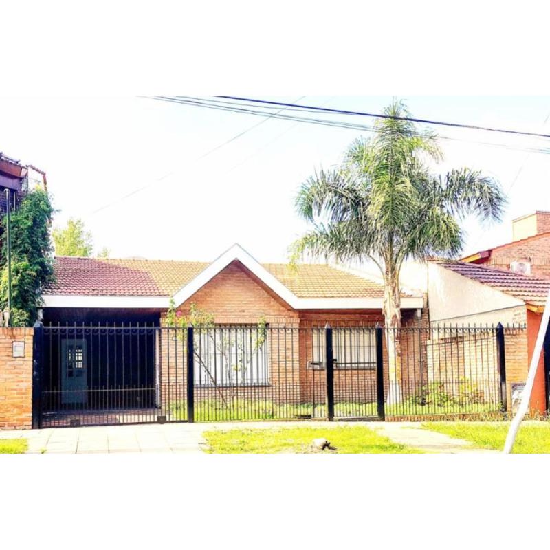 Alquiler En Castelar Nte. Chalet 4 Amb.Inst.Cochera Fondo $1350000. - 6