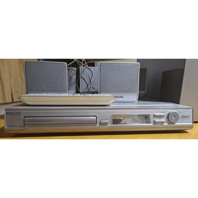 Impecable Home Theater Philips, con excelente sonido y funcionamiento perfecto.