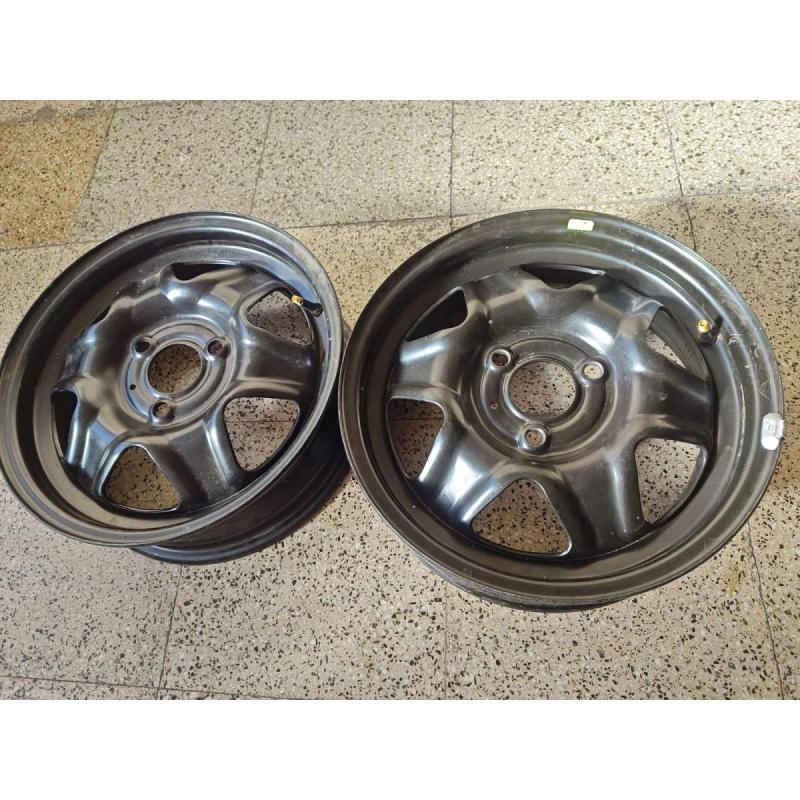 Tazas para Renault Kwid en perfecto estado, ideales para renovar el look original del vehículo.