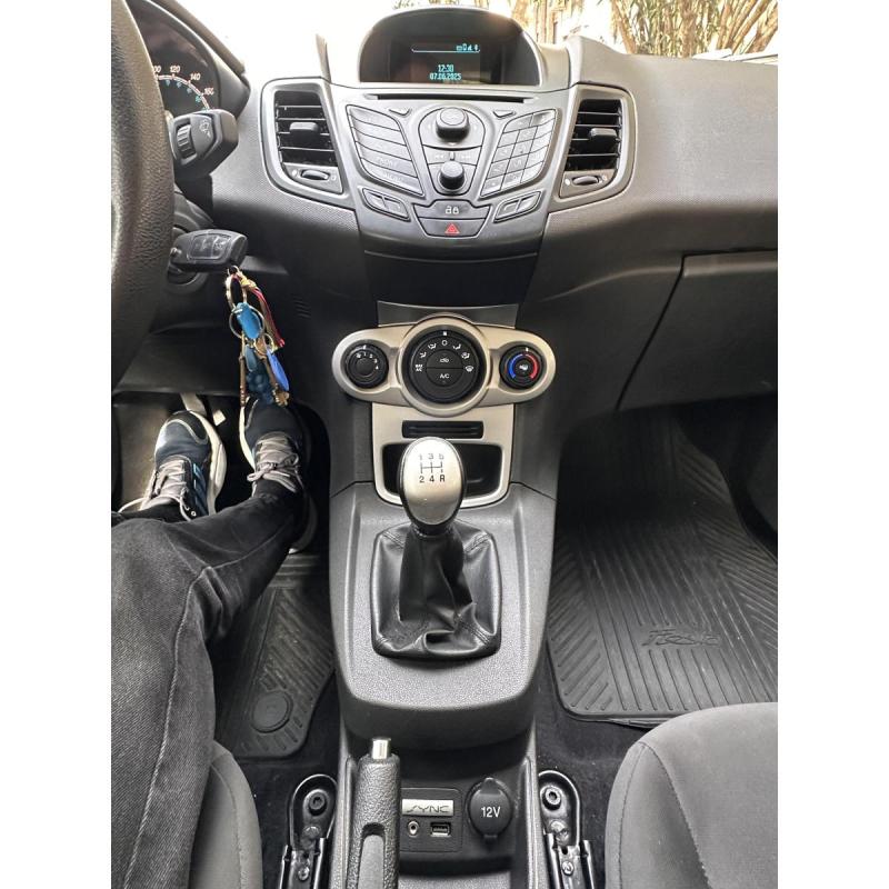 Ford Fiesta 1.6L S Plus Año 2017 - 11