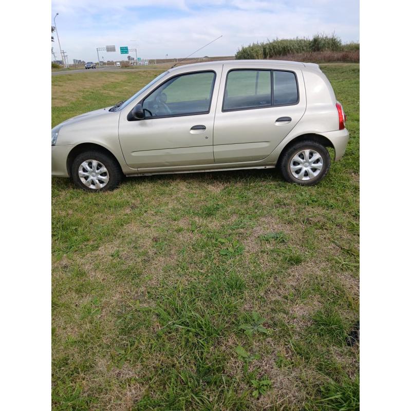 Renault Clio cinco puertas , unica mano 1.2 2015 - 3