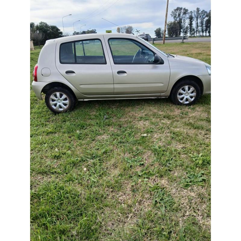 Renault Clio cinco puertas , unica mano 1.2 2015 - 4